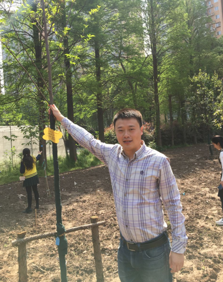 “聚力科研 培育新优” ――市园林科学研究所支部主题党日活动