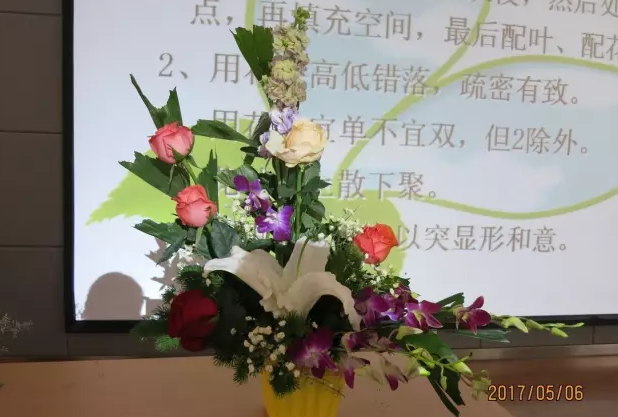 “漫步芬芳，感受插花艺术”记公园大课堂活动