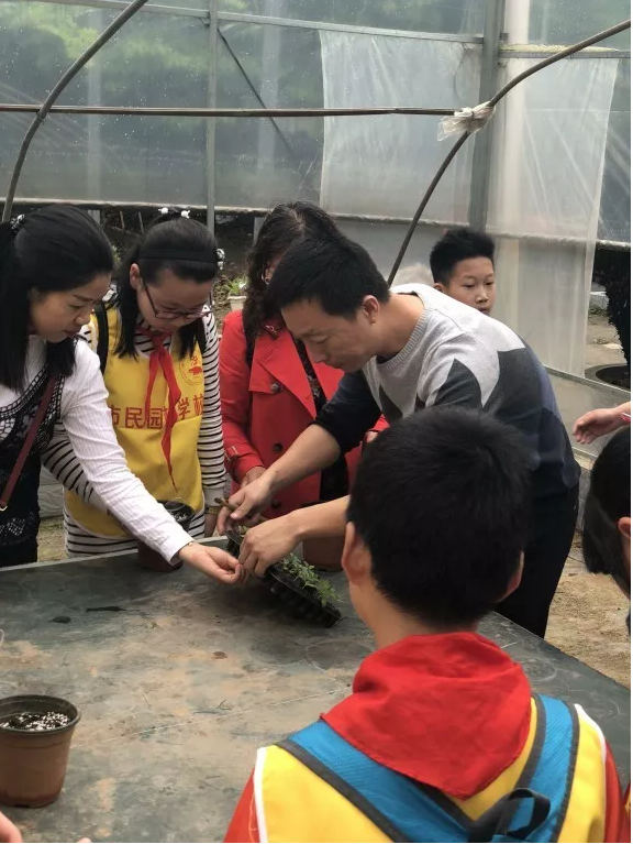 “百万市民科普游”走进武汉市园林科普公园