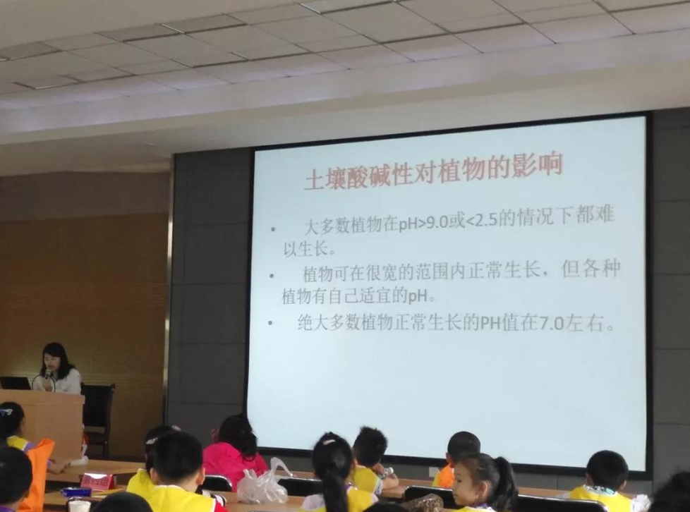 “探秘身边的土壤”活动