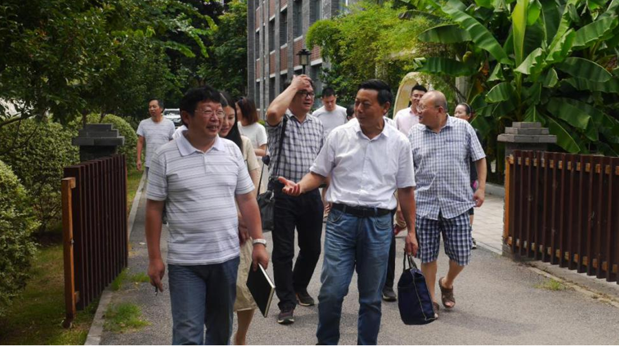 武汉市林业果树科学研究院来我院参观交流