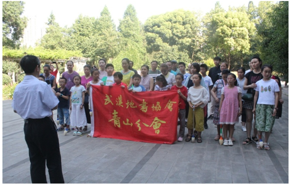 地为纸水为墨 弘扬传统文化