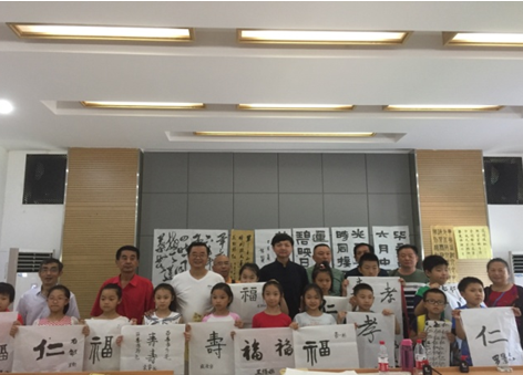 地为纸水为墨 弘扬传统文化