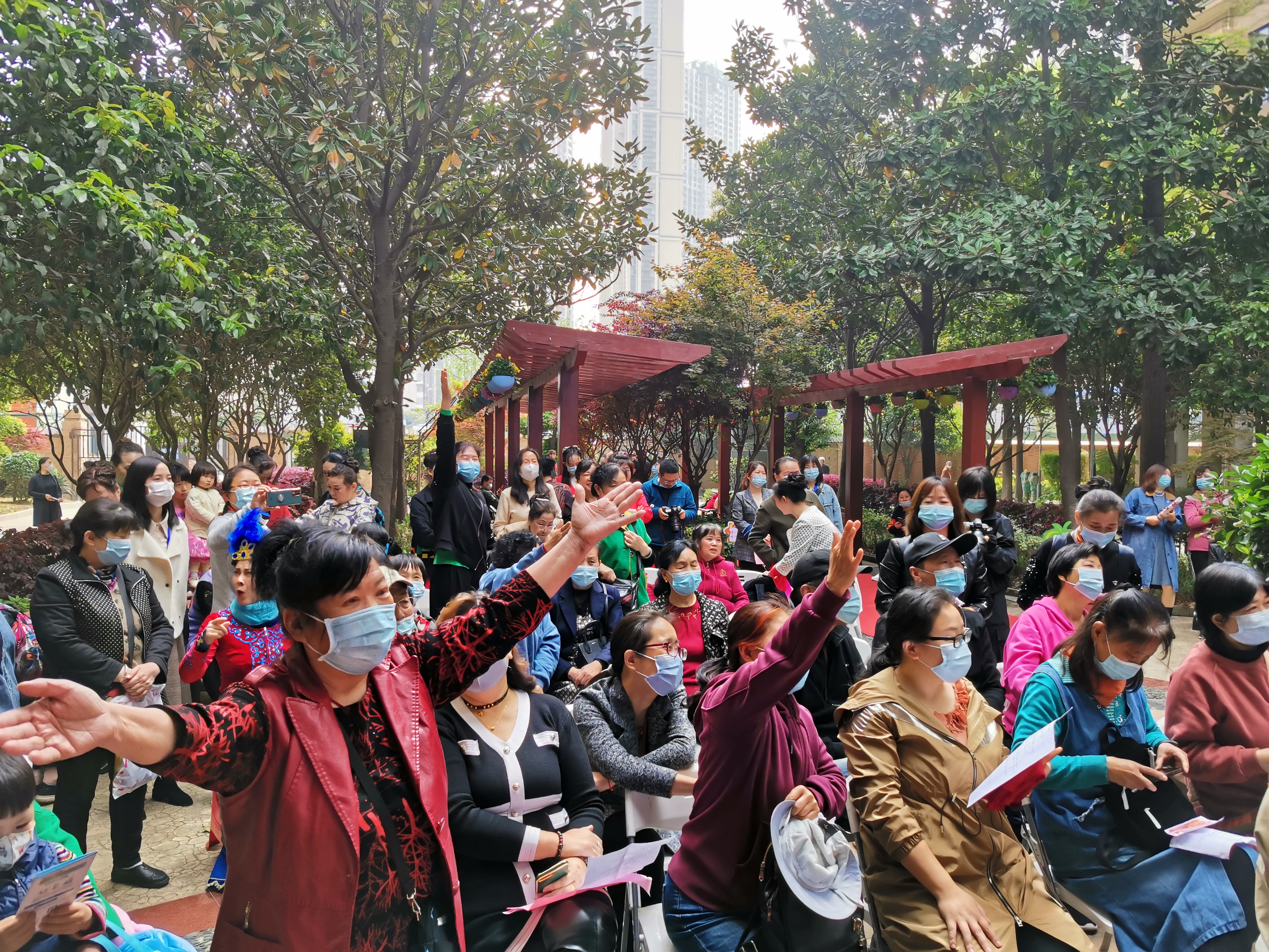 学史力行，助力社区环境美化​
