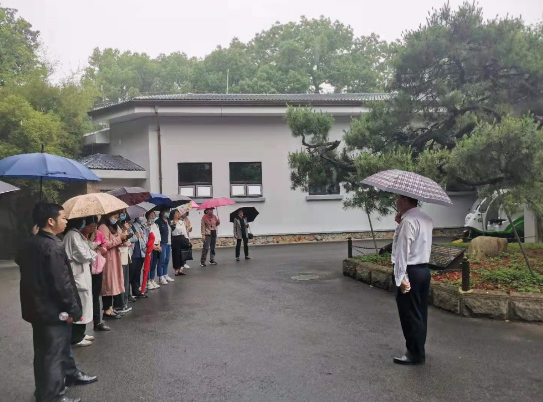 东湖漫步学党史，梅岭之行忆初心